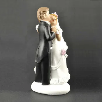 Retro in Nostalgičen in Romantičen Ples, Ženin, Nevesta, ki se Poroči s Smolo Figur Poročna Torta Pokrivalo Poroka Dekoracija